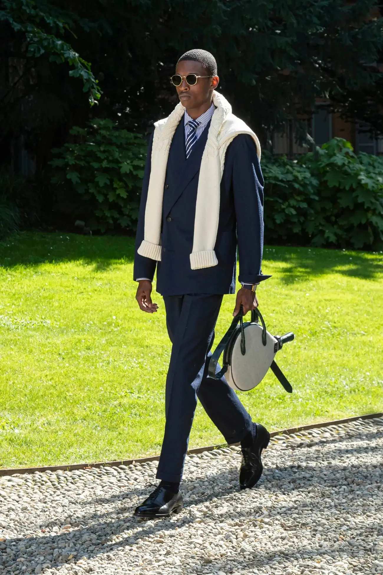 La collection Printemps 2025 de dunhill, une leçon d'élégance sartoriale britannique