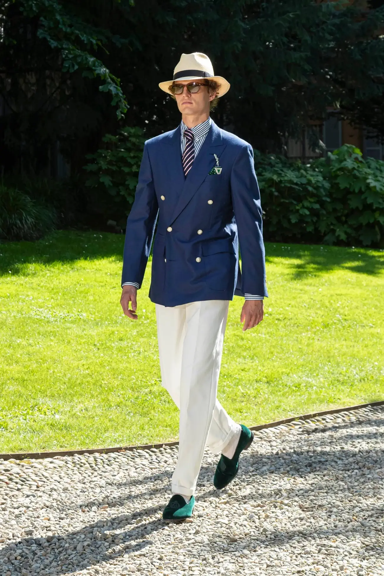 La collection Printemps 2025 de dunhill, une leçon d'élégance sartoriale britannique