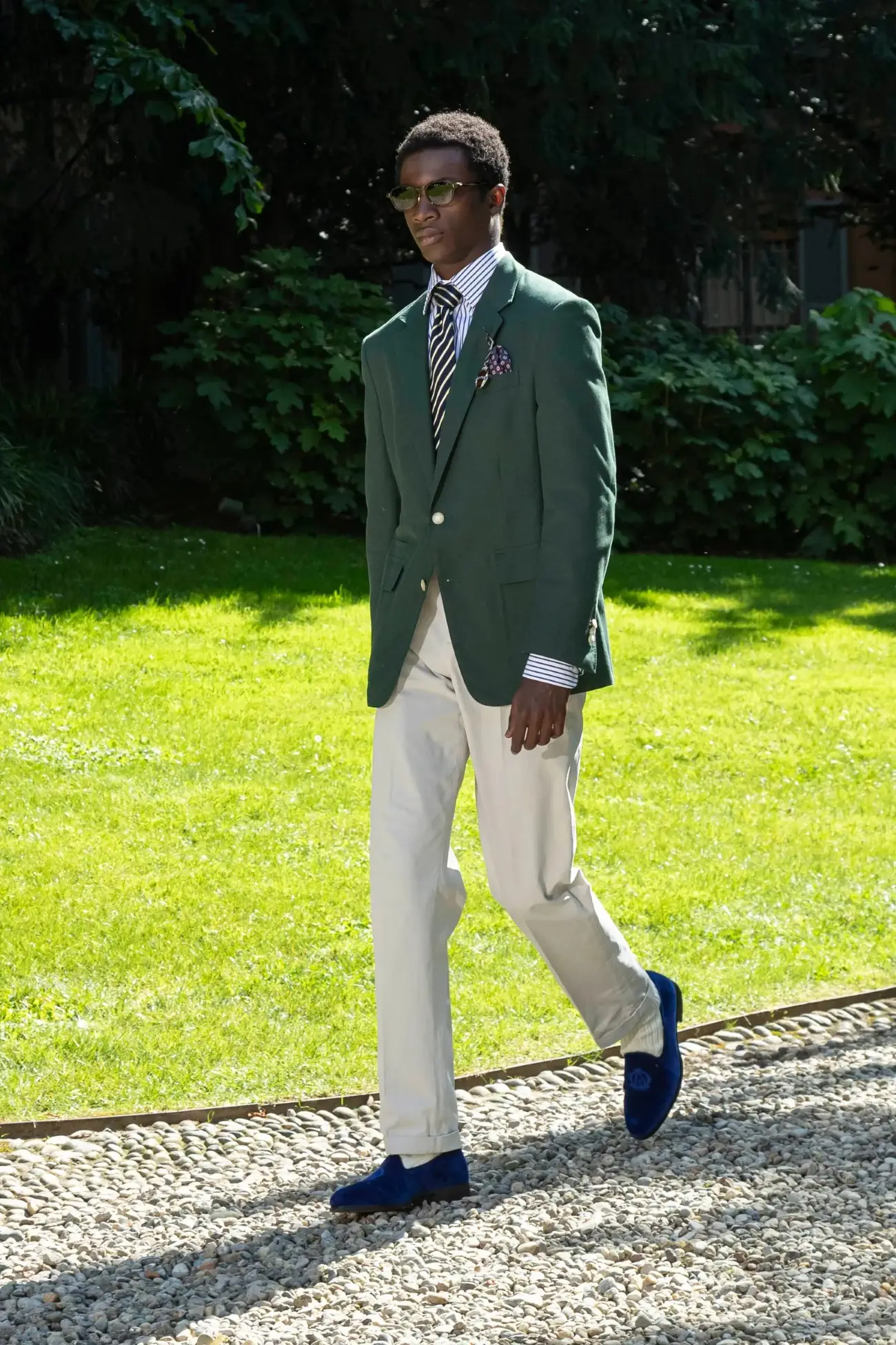 La collection Printemps 2025 de dunhill, une leçon d'élégance sartoriale britannique