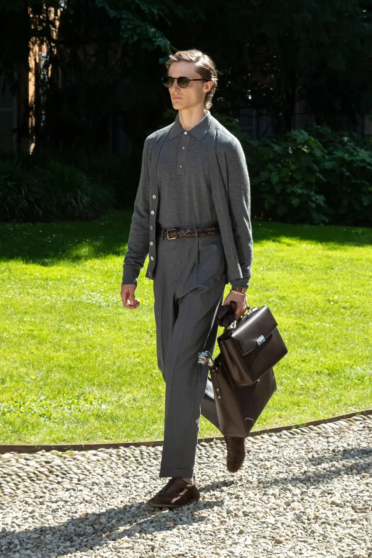 La collection Printemps 2025 de dunhill, une leçon d'élégance sartoriale britannique
