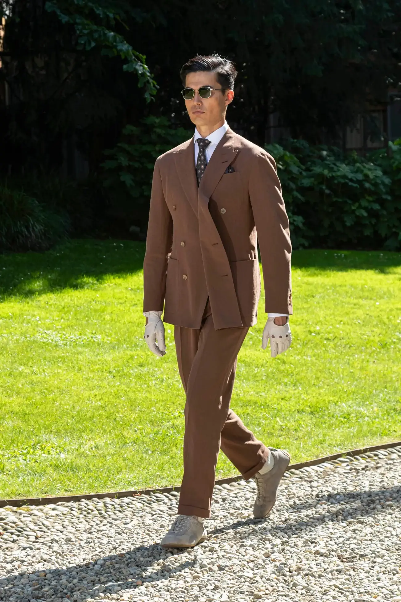 La collection Printemps 2025 de dunhill, une leçon d'élégance sartoriale britannique