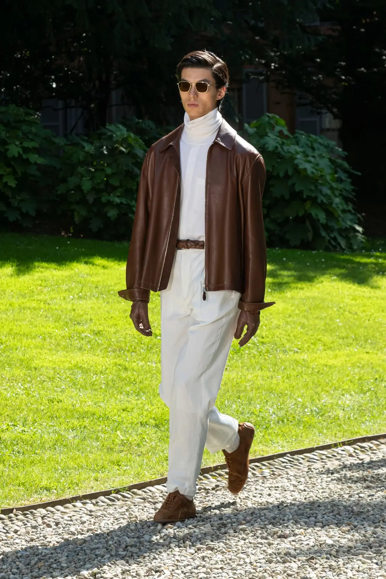 La collection Printemps 2025 de dunhill, une leçon d'élégance sartoriale britannique