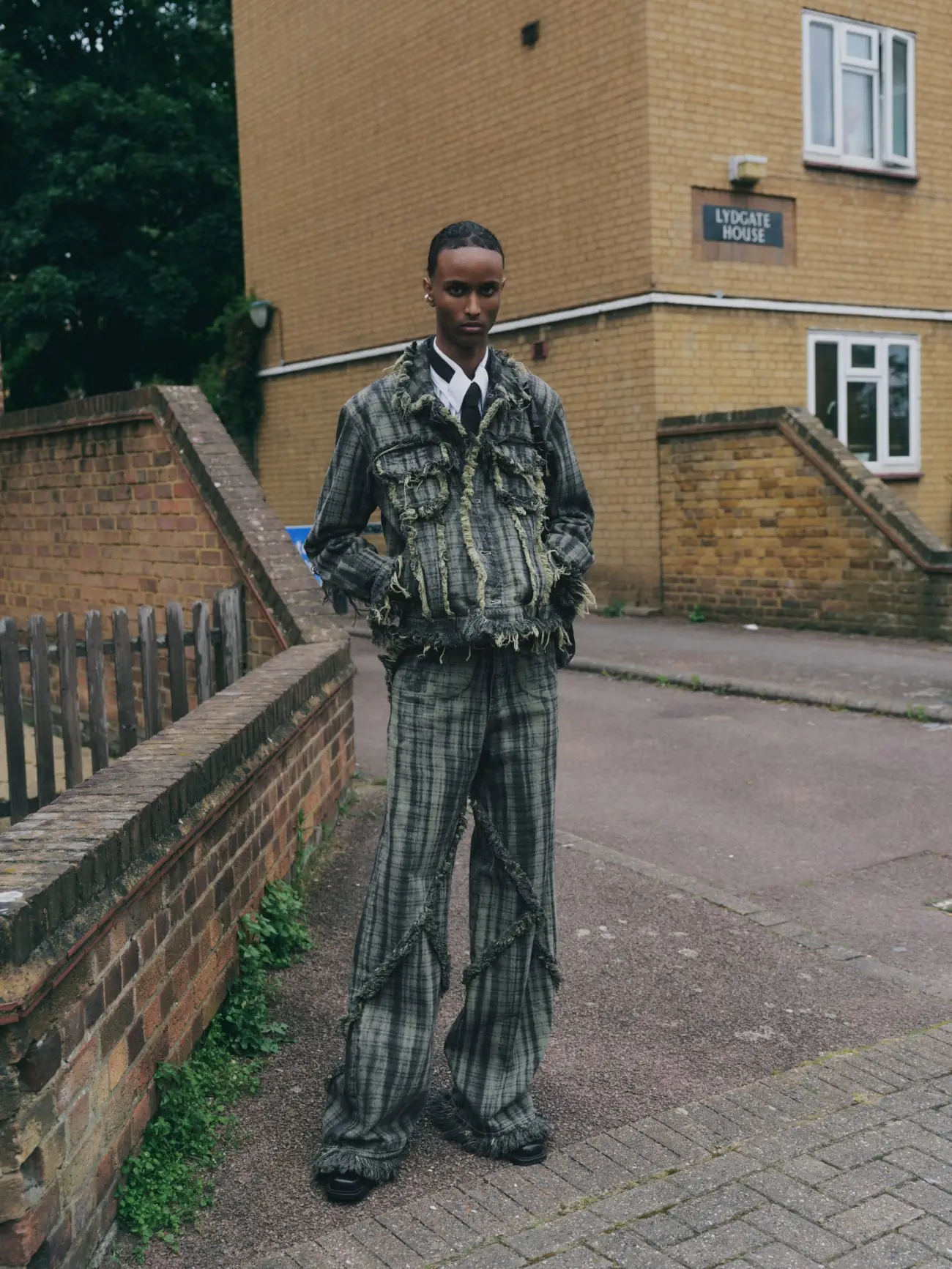 La collection Printemps 2025 d'EGONLAB, une exploration de la familiarité et de la fraîcheur inspirée de Londres