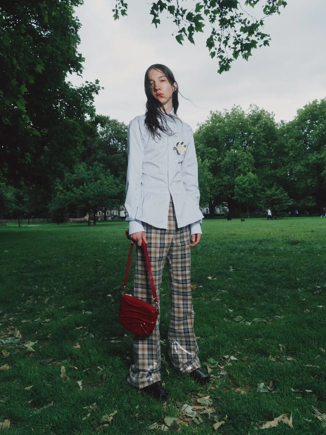 La collection Printemps 2025 d'EGONLAB, une exploration de la familiarité et de la fraîcheur inspirée de Londres