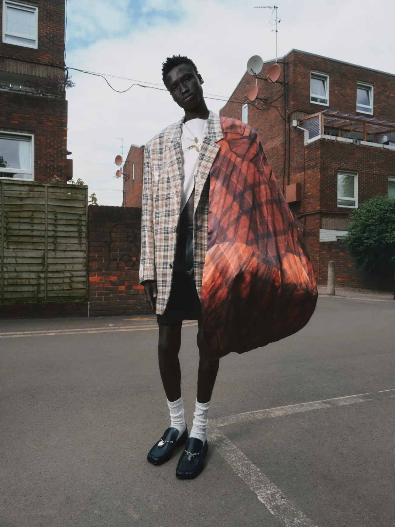 La collection Printemps 2025 d'EGONLAB, une exploration de la familiarité et de la fraîcheur inspirée de Londres