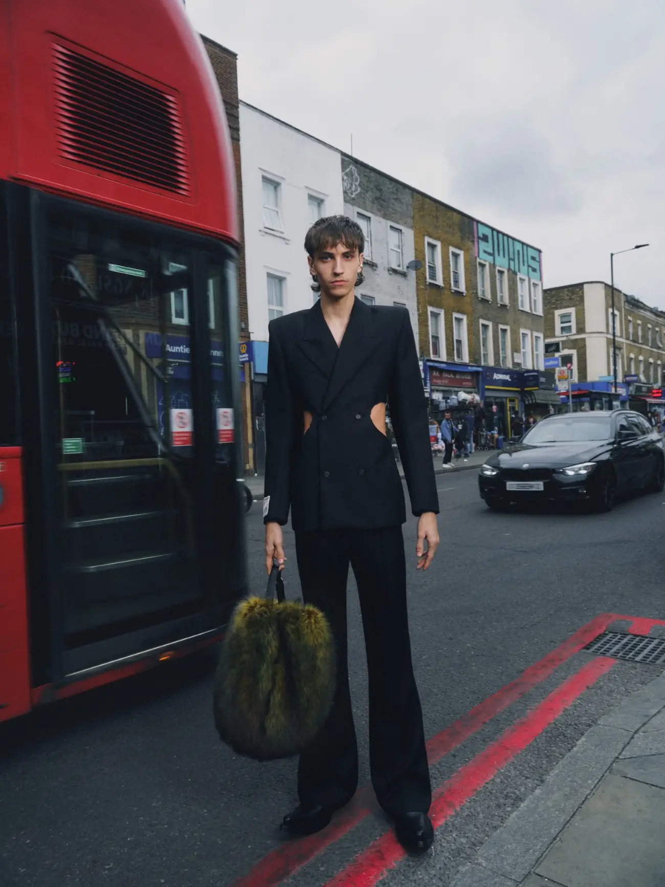 La collection Printemps 2025 d'EGONLAB, une exploration de la familiarité et de la fraîcheur inspirée de Londres