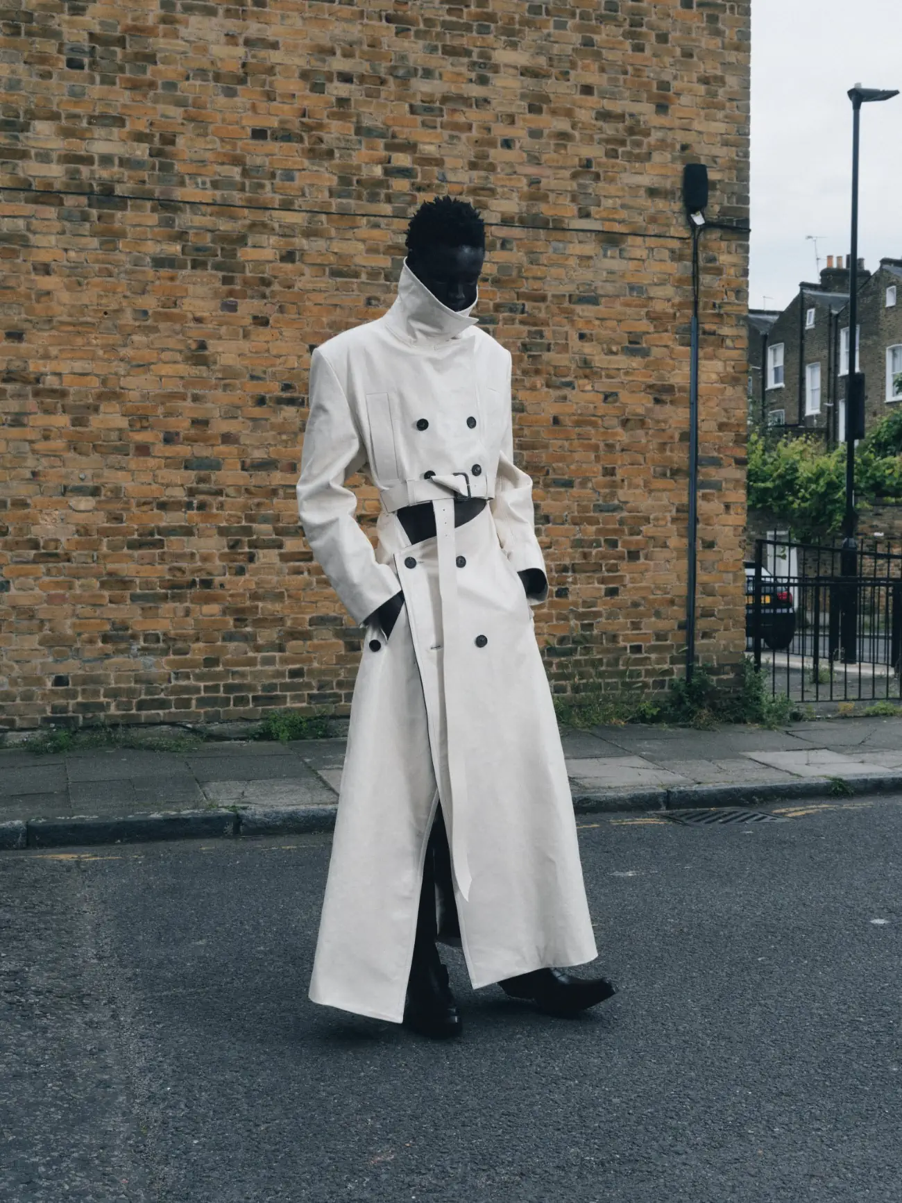 La collection Printemps 2025 d'EGONLAB, une exploration de la familiarité et de la fraîcheur inspirée de Londres