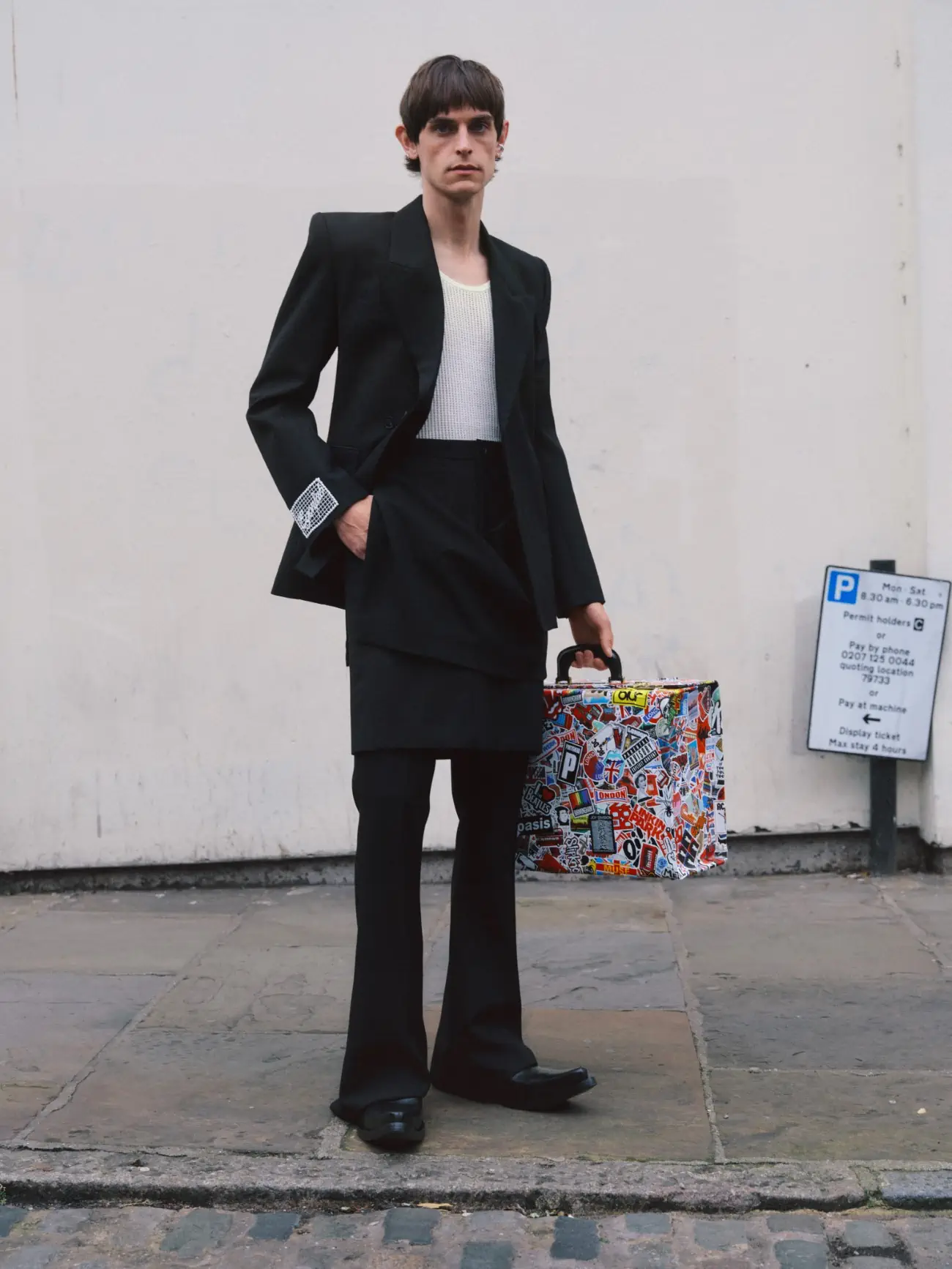 La collection Printemps 2025 d'EGONLAB, une exploration de la familiarité et de la fraîcheur inspirée de Londres