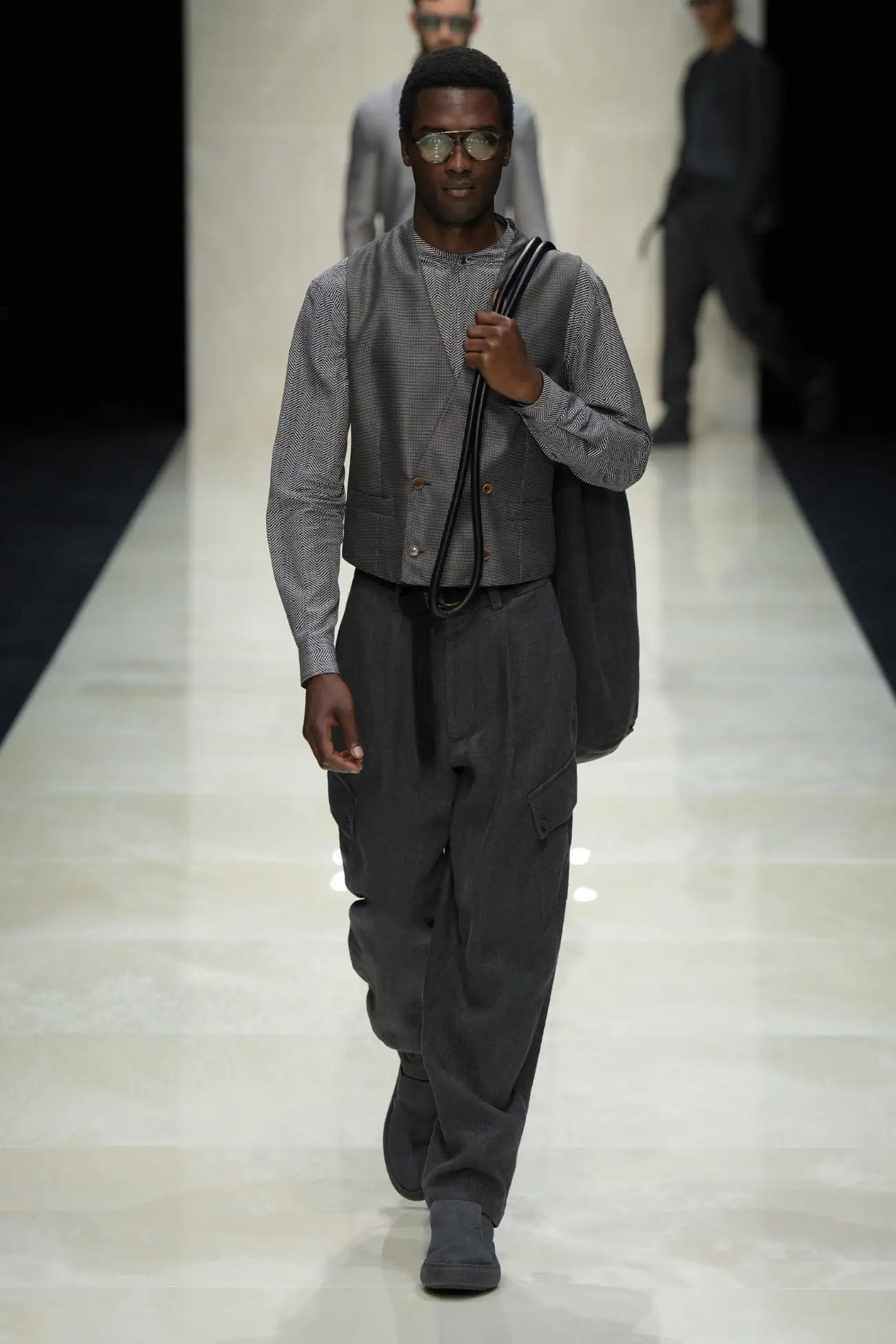 Giorgio Armani dévoile une collection Printemps 2025 décontractée