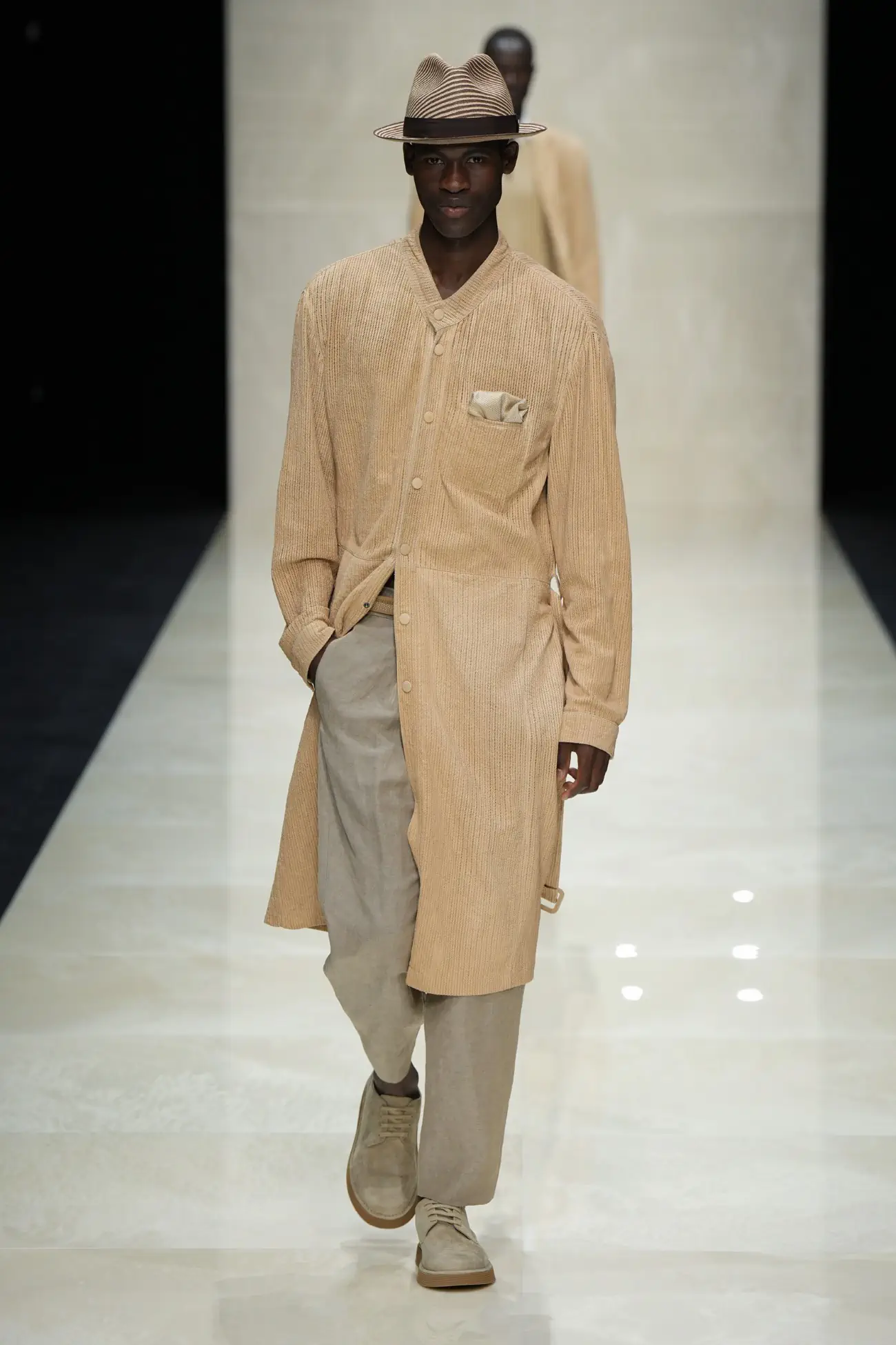 Giorgio Armani dévoile une collection Printemps 2025 décontractée