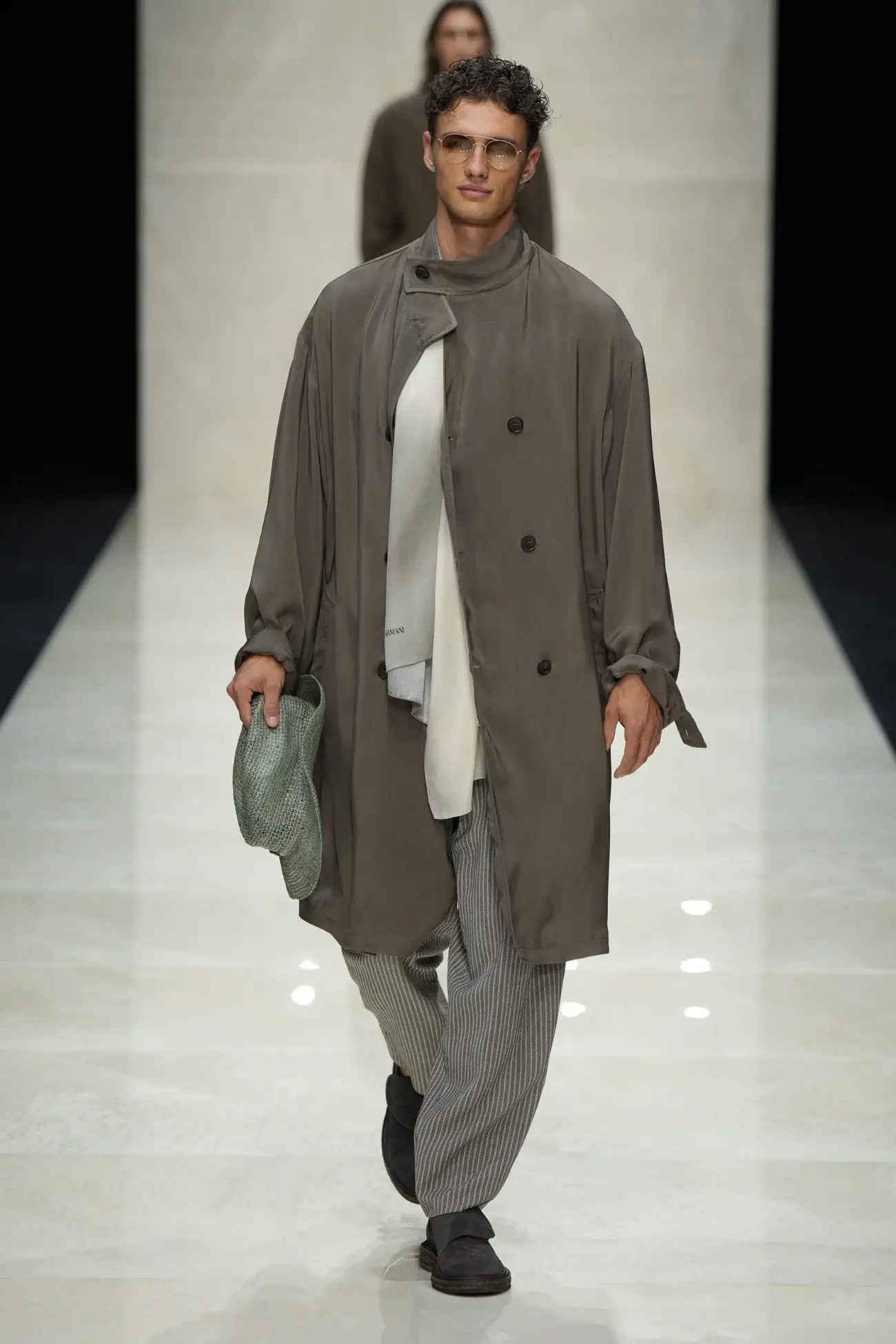 Giorgio Armani dévoile une collection Printemps 2025 décontractée