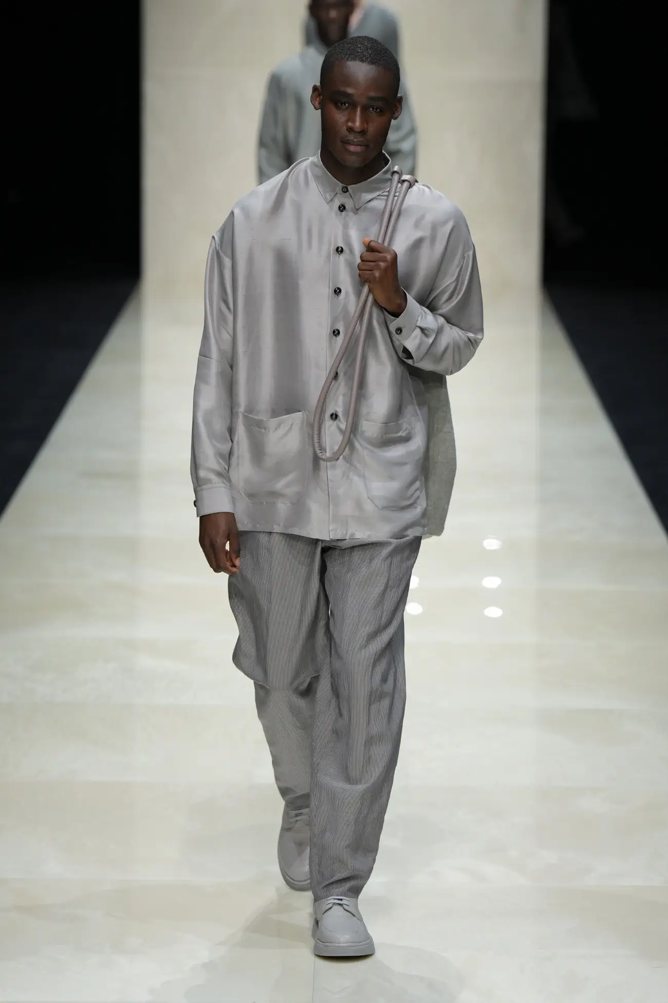 Giorgio Armani dévoile une collection Printemps 2025 décontractée