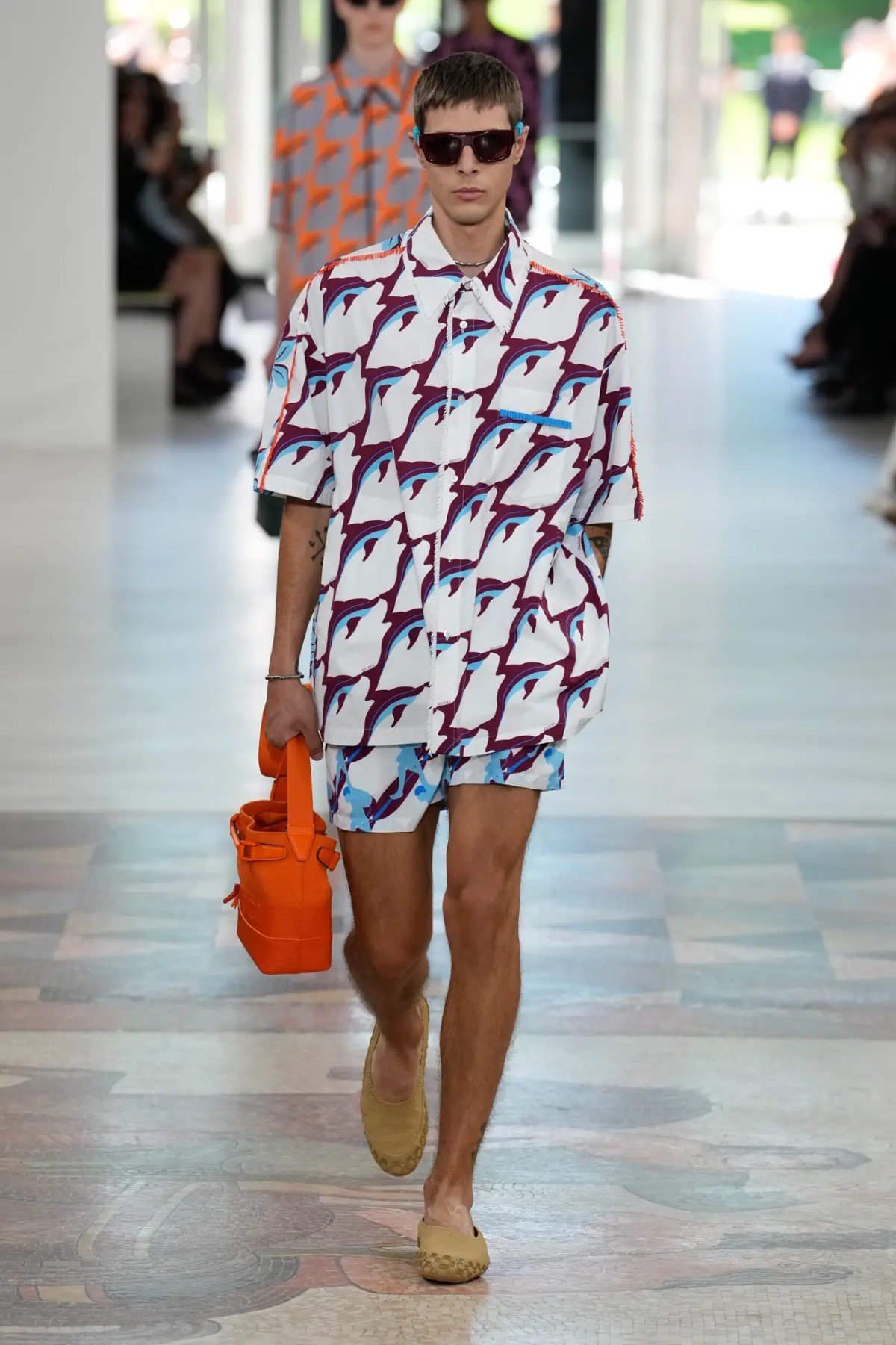 GUCCI surfe sur les vagues avec sa collection homme Printemps 2025 inspirée du surf