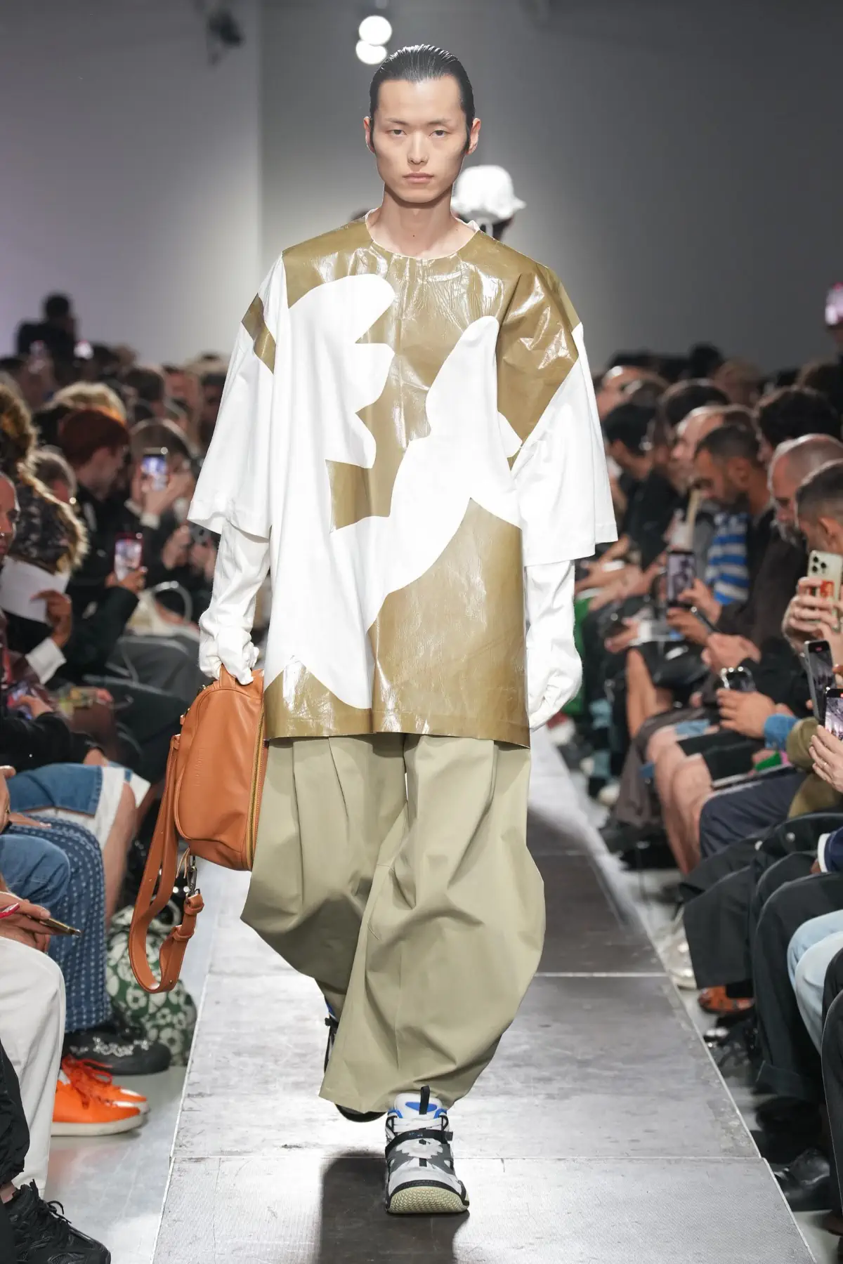 Hed Mayner Printemps 2025, une exploration audacieuse des volumes et de la déconstruction