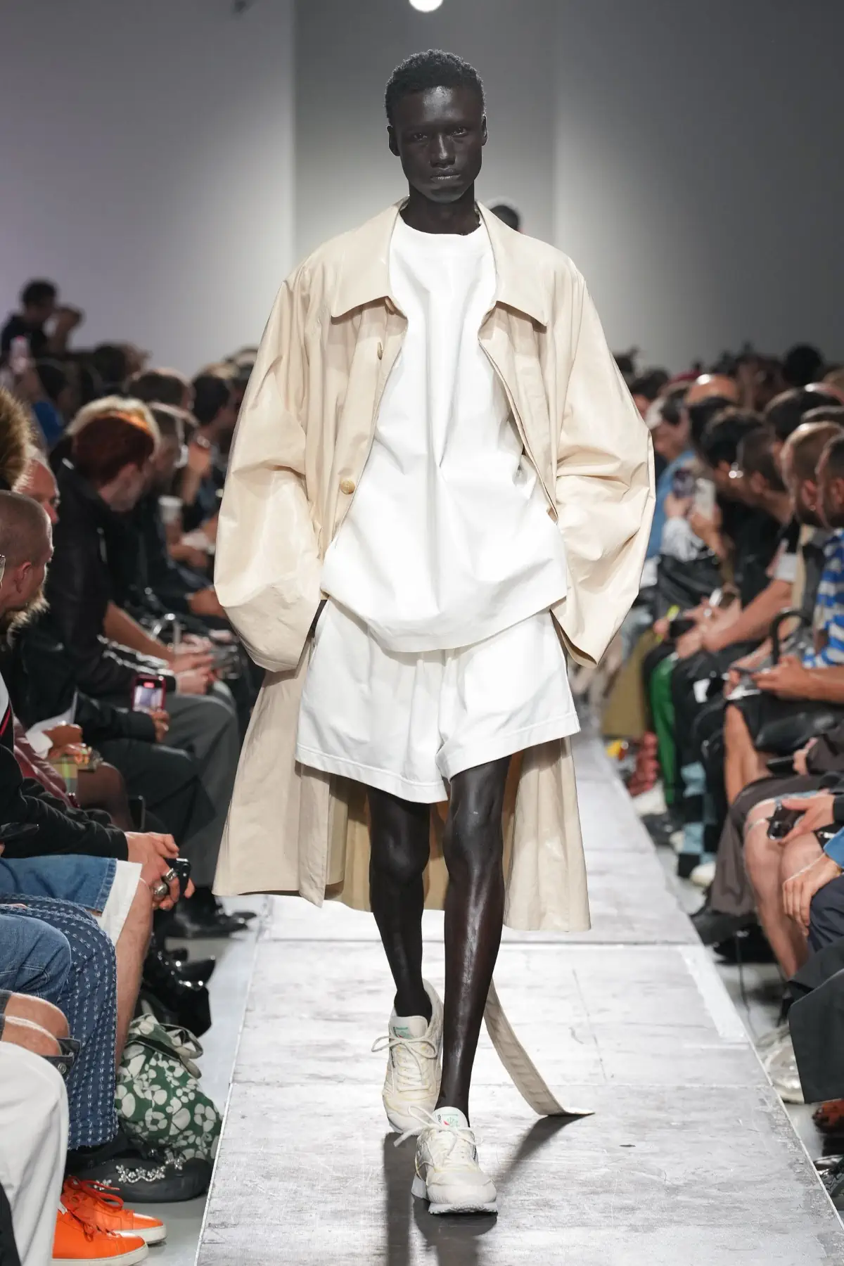 Hed Mayner Printemps 2025, une exploration audacieuse des volumes et de la déconstruction