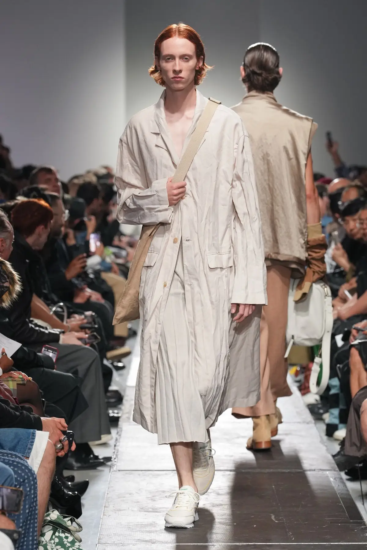 Hed Mayner Printemps 2025, une exploration audacieuse des volumes et de la déconstruction