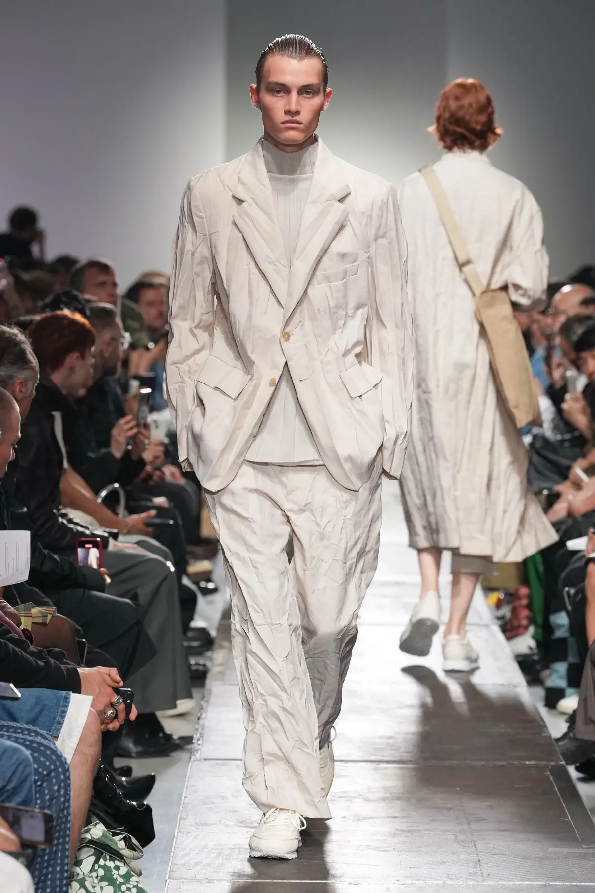 Hed Mayner Printemps 2025, une exploration audacieuse des volumes et de la déconstruction