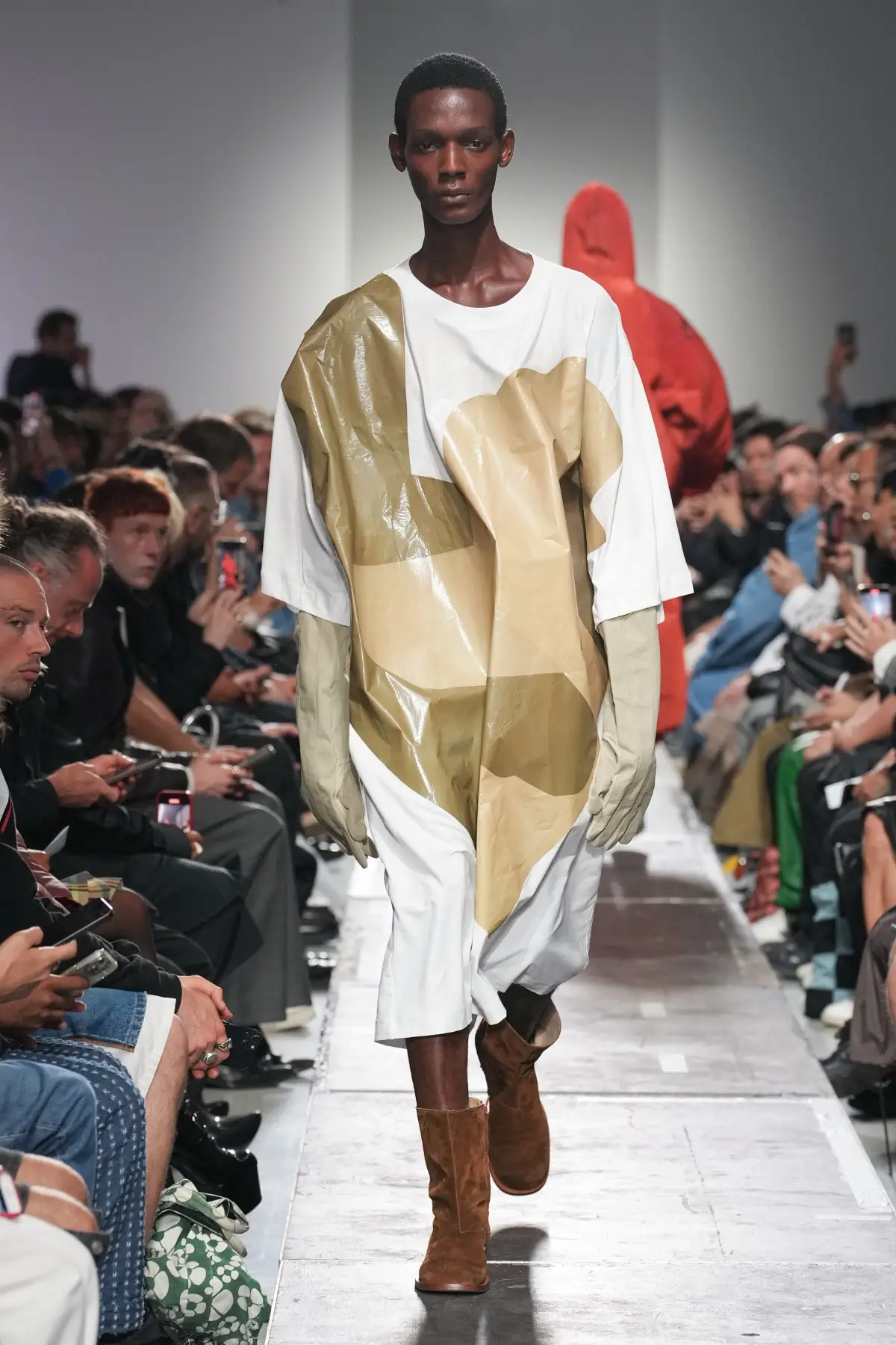 Hed Mayner Printemps 2025, une exploration audacieuse des volumes et de la déconstruction