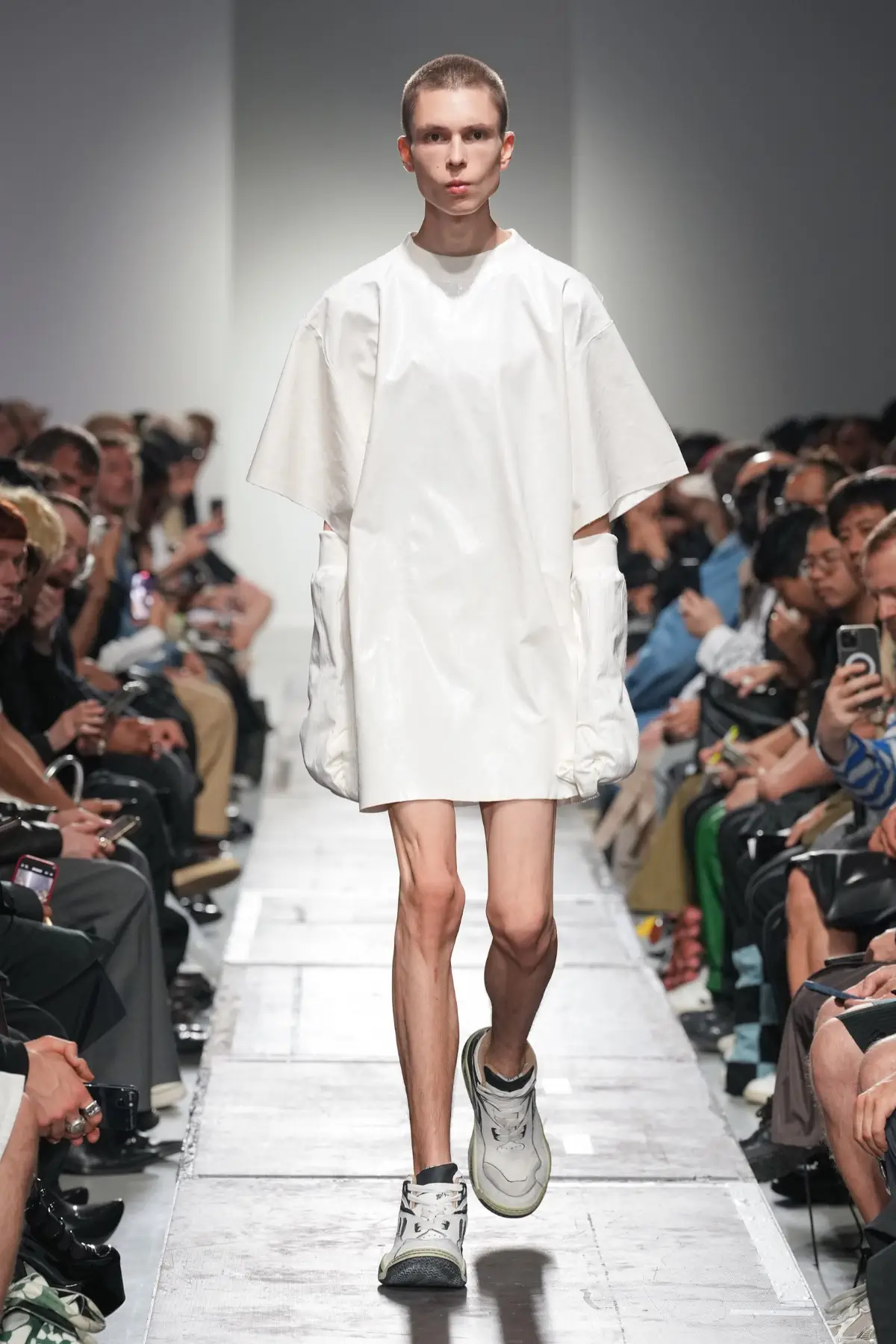 Hed Mayner Printemps 2025, une exploration audacieuse des volumes et de la déconstruction