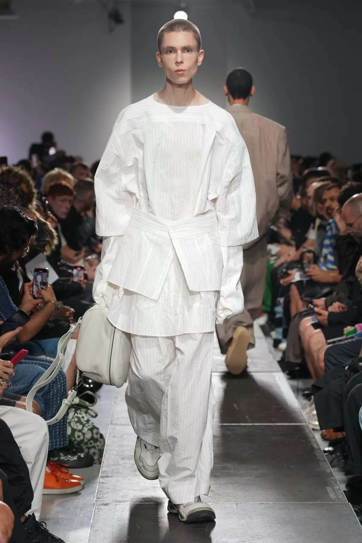 Hed Mayner Printemps 2025, une exploration audacieuse des volumes et de la déconstruction