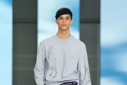 Hermès Printemps 2025, Une escapade au bord de la mer dans un confort luxueux