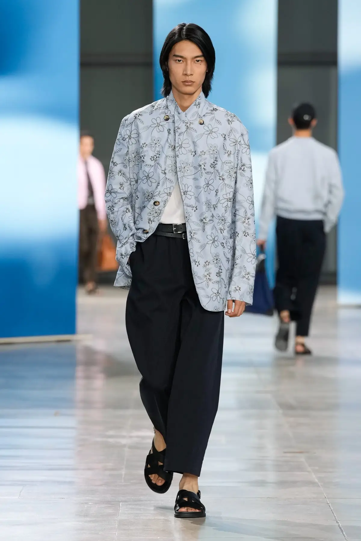 Hermès Printemps 2025, Une escapade au bord de la mer dans un confort luxueux