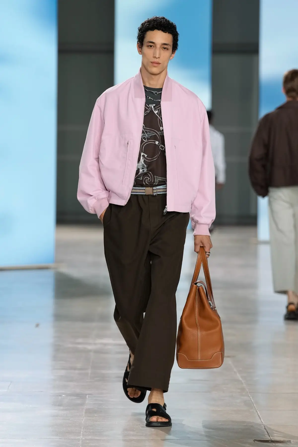 Hermès Printemps 2025, Une escapade au bord de la mer dans un confort luxueux