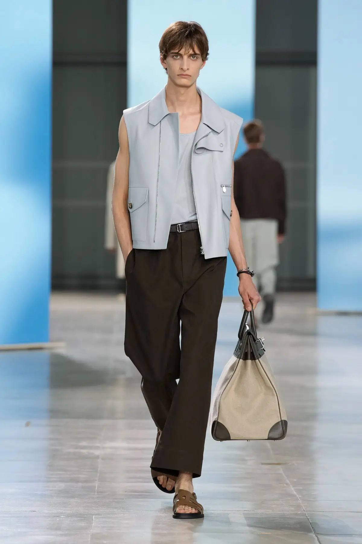 Hermès Printemps 2025, Une escapade au bord de la mer dans un confort luxueux