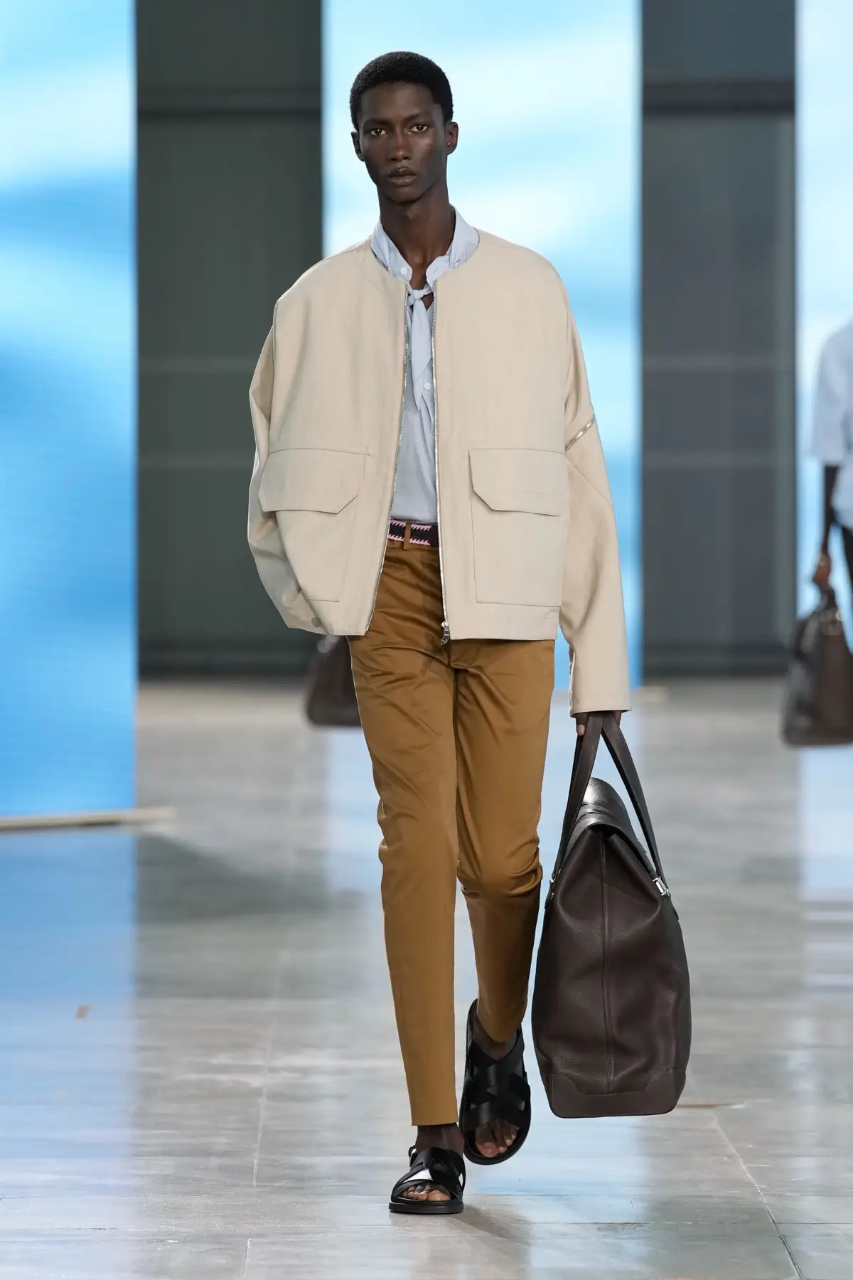 Hermès Printemps 2025, Une escapade au bord de la mer dans un confort luxueux