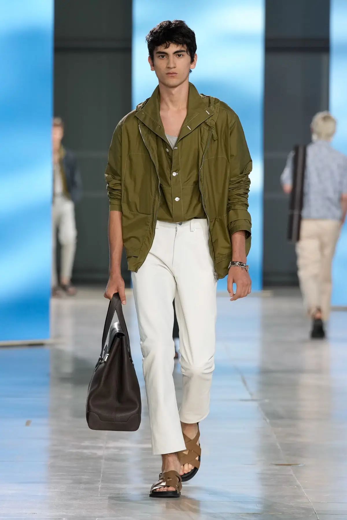 Hermès Printemps 2025, Une escapade au bord de la mer dans un confort luxueux