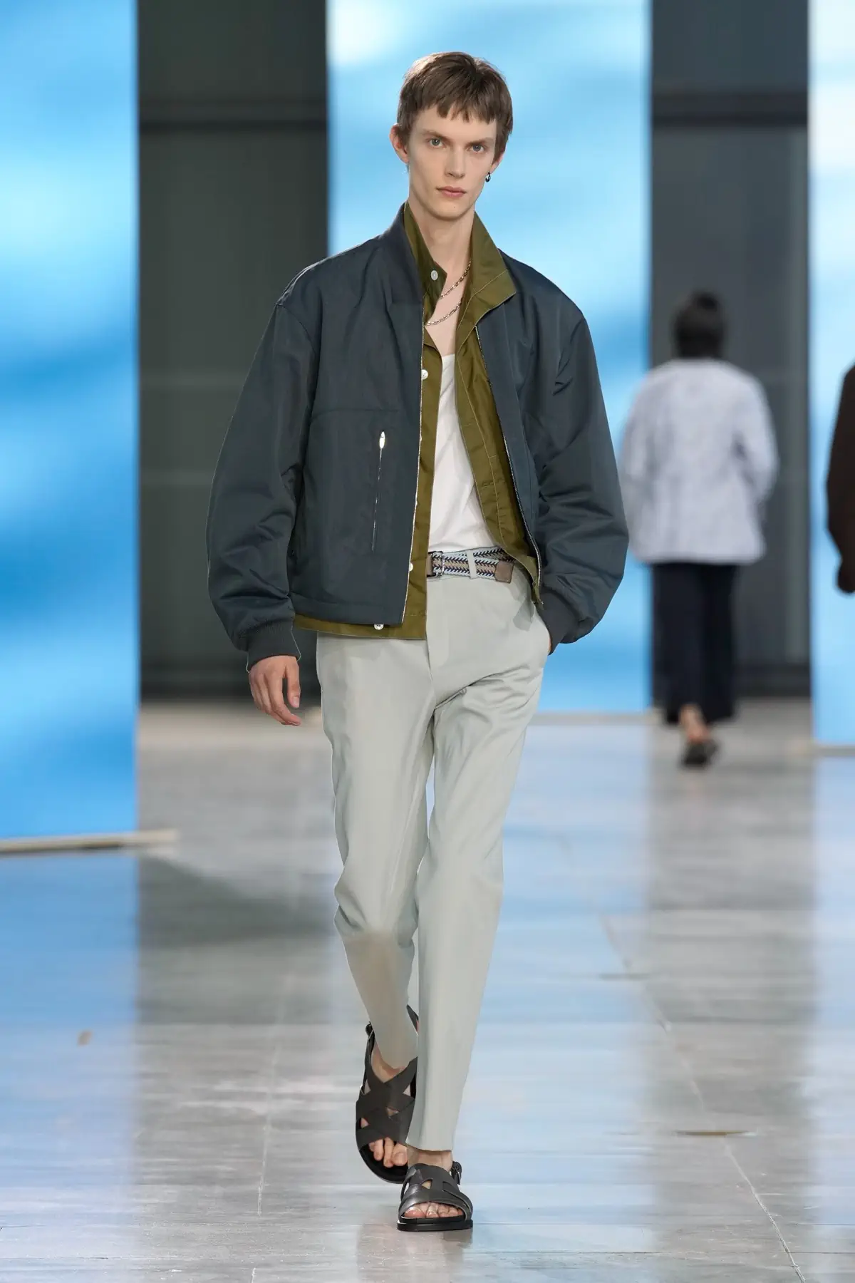 Hermès Printemps 2025, Une escapade au bord de la mer dans un confort luxueux