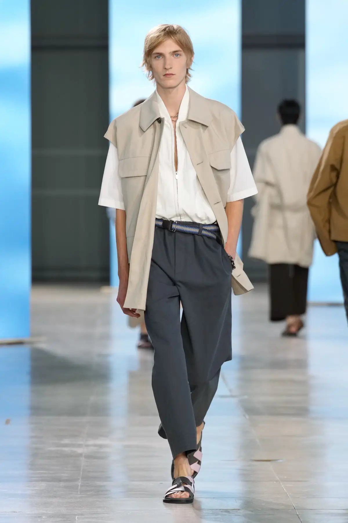 Hermès Printemps 2025, Une escapade au bord de la mer dans un confort luxueux