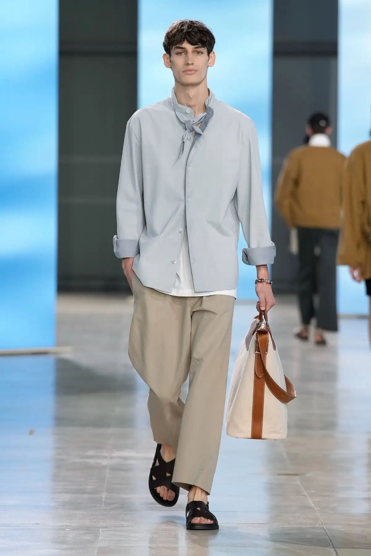 Hermès Printemps 2025, Une escapade au bord de la mer dans un confort luxueux