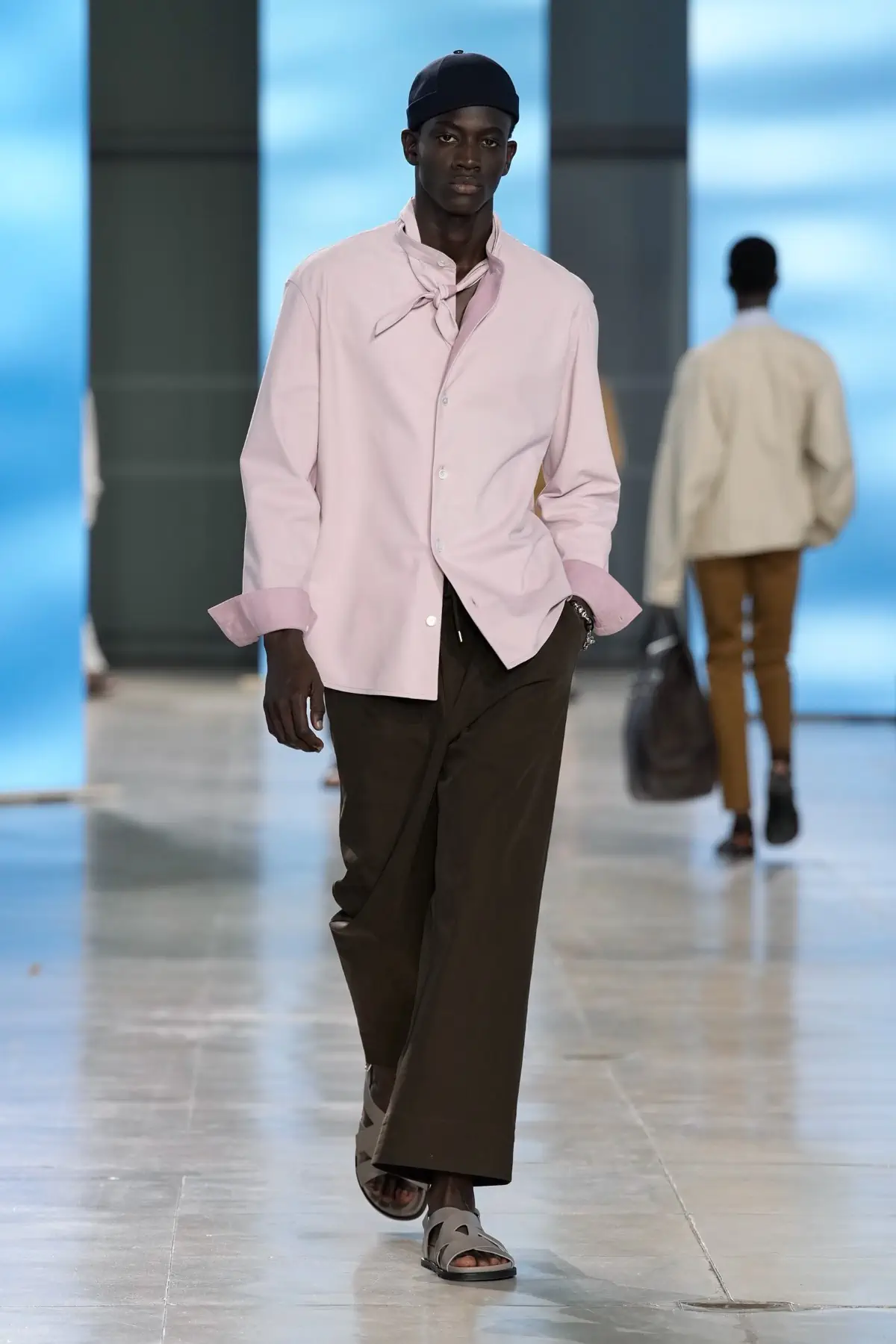 Hermès Printemps 2025, Une escapade au bord de la mer dans un confort luxueux