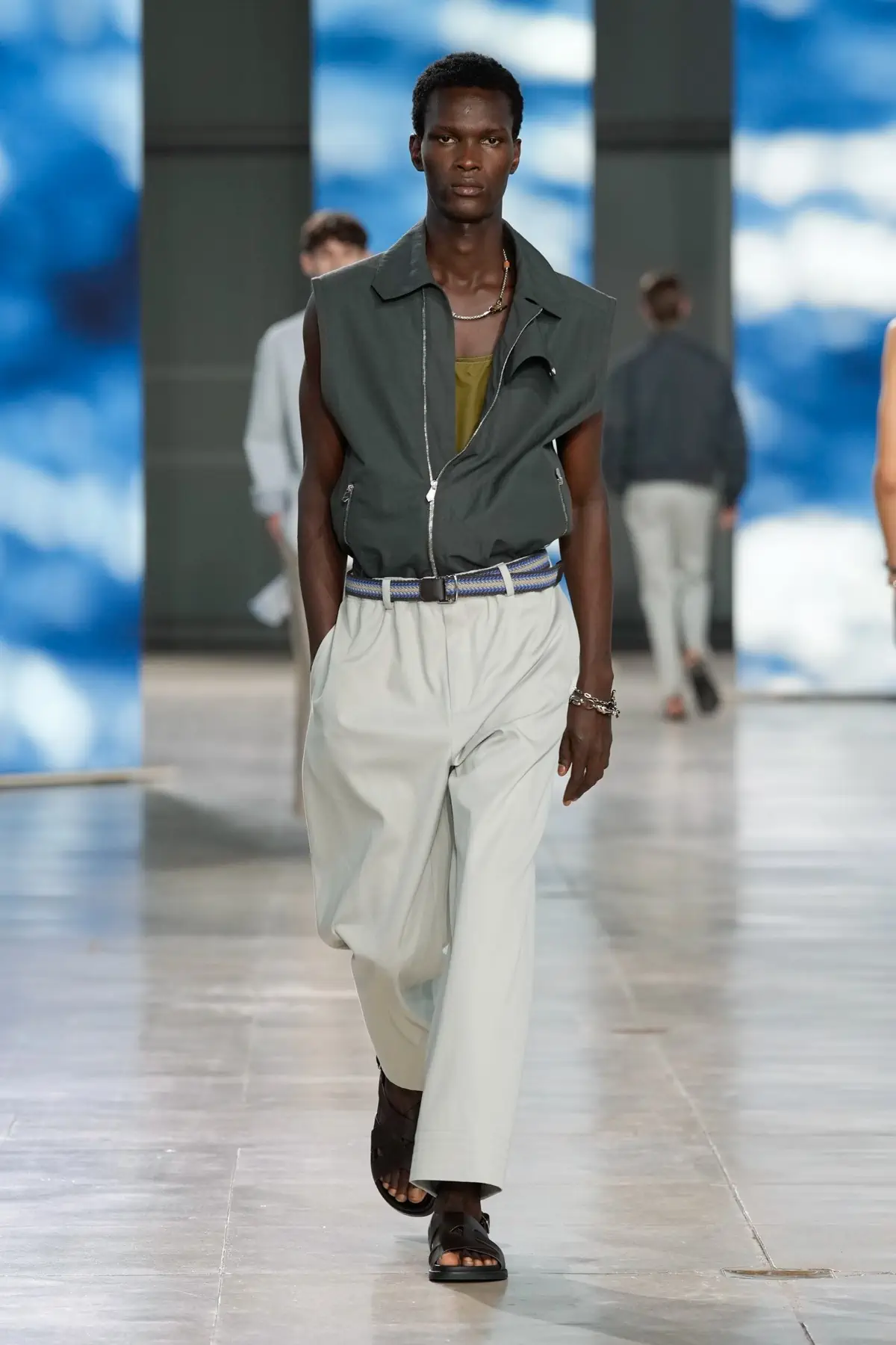 Hermès Printemps 2025, Une escapade au bord de la mer dans un confort luxueux