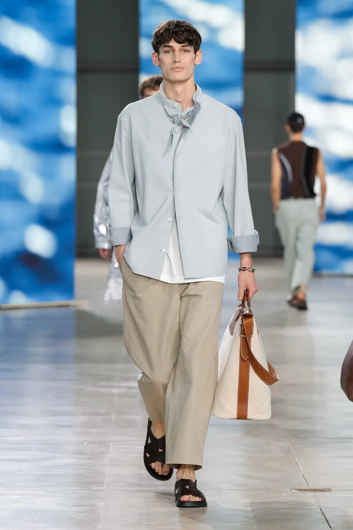 Hermès Printemps 2025, Une escapade au bord de la mer dans un confort luxueux