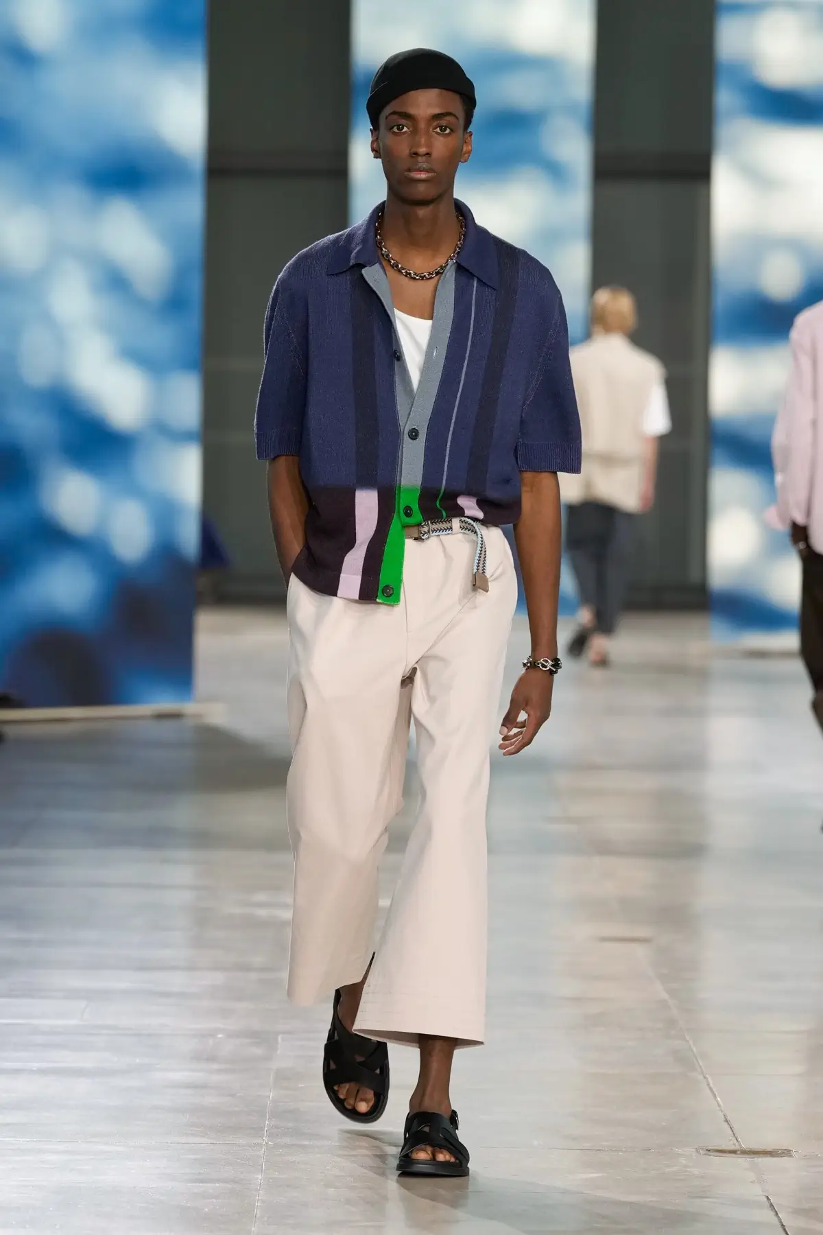 Hermès Printemps 2025, Une escapade au bord de la mer dans un confort luxueux