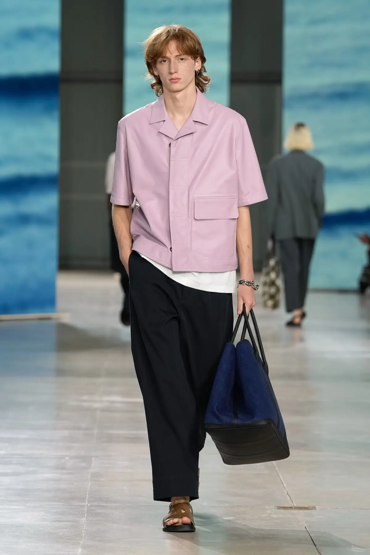 Hermès Printemps 2025, Une escapade au bord de la mer dans un confort luxueux