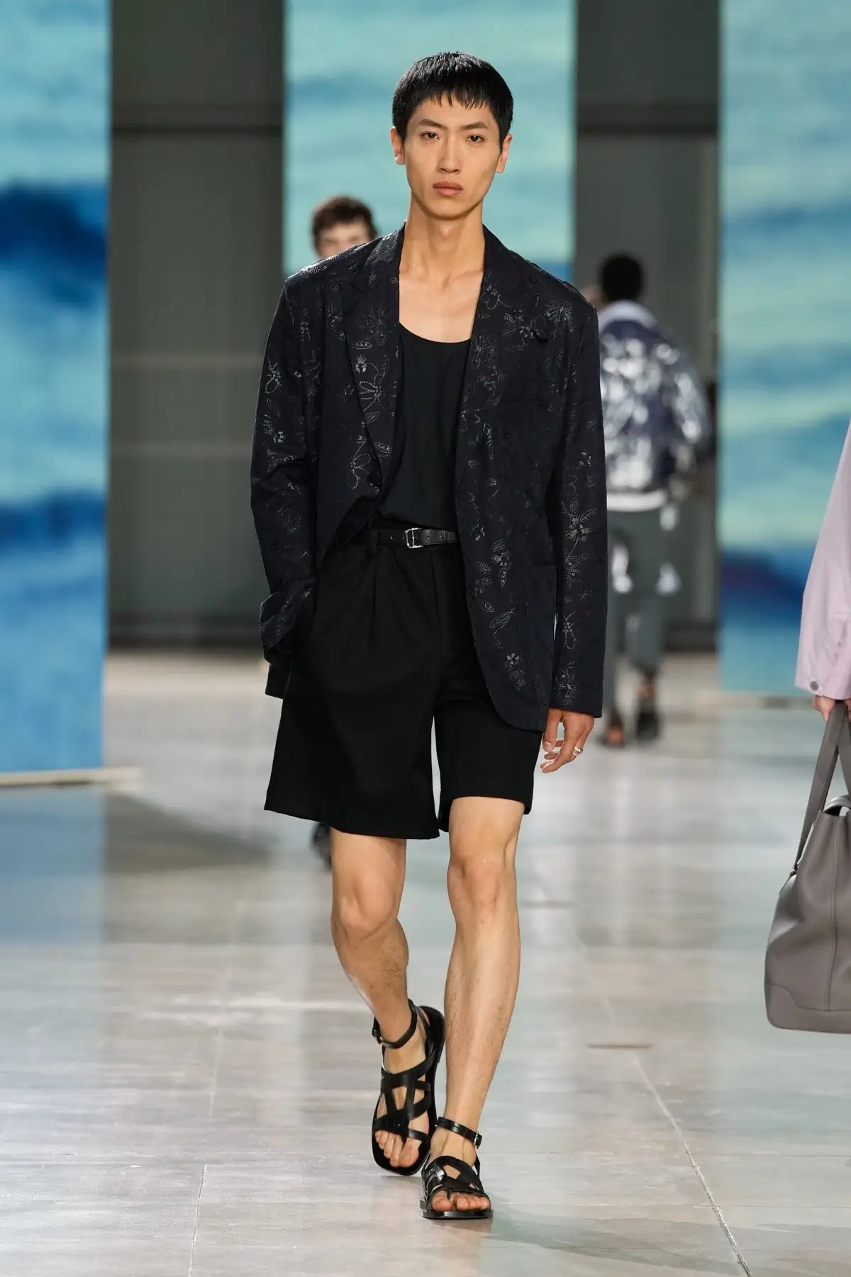 Hermès Printemps 2025, Une escapade au bord de la mer dans un confort luxueux