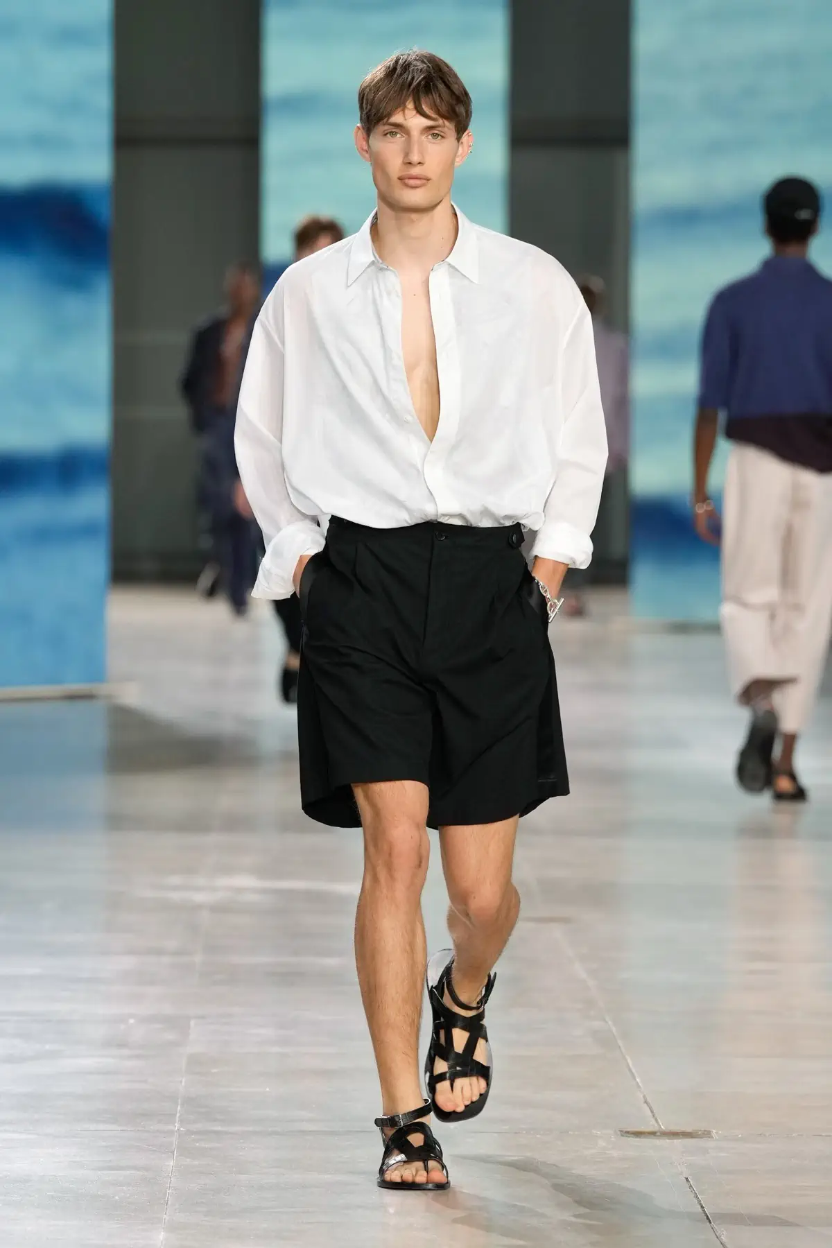 Hermès Printemps 2025, Une escapade au bord de la mer dans un confort luxueux