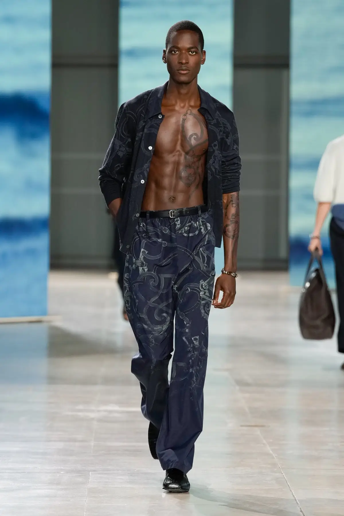 Hermès Printemps 2025, Une escapade au bord de la mer dans un confort luxueux