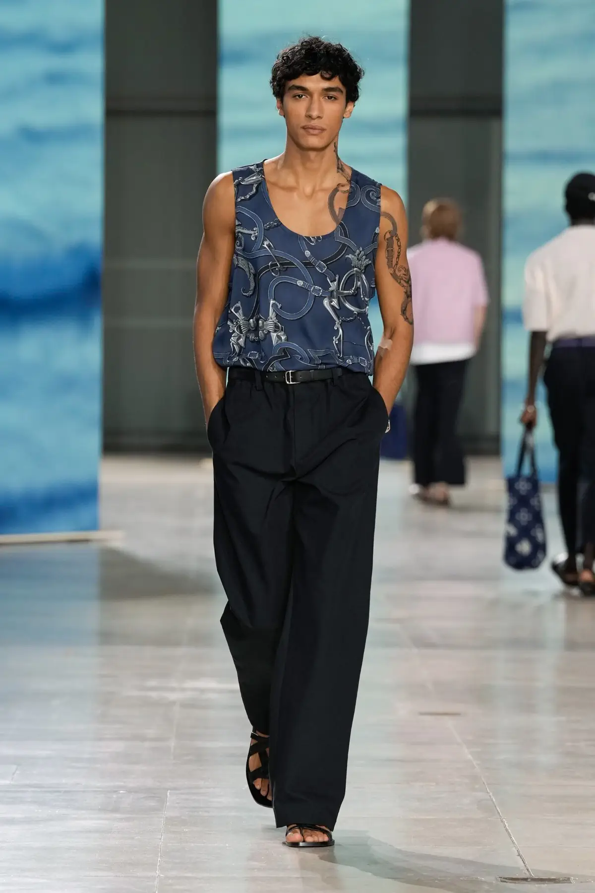 Hermès Printemps 2025, Une escapade au bord de la mer dans un confort luxueux