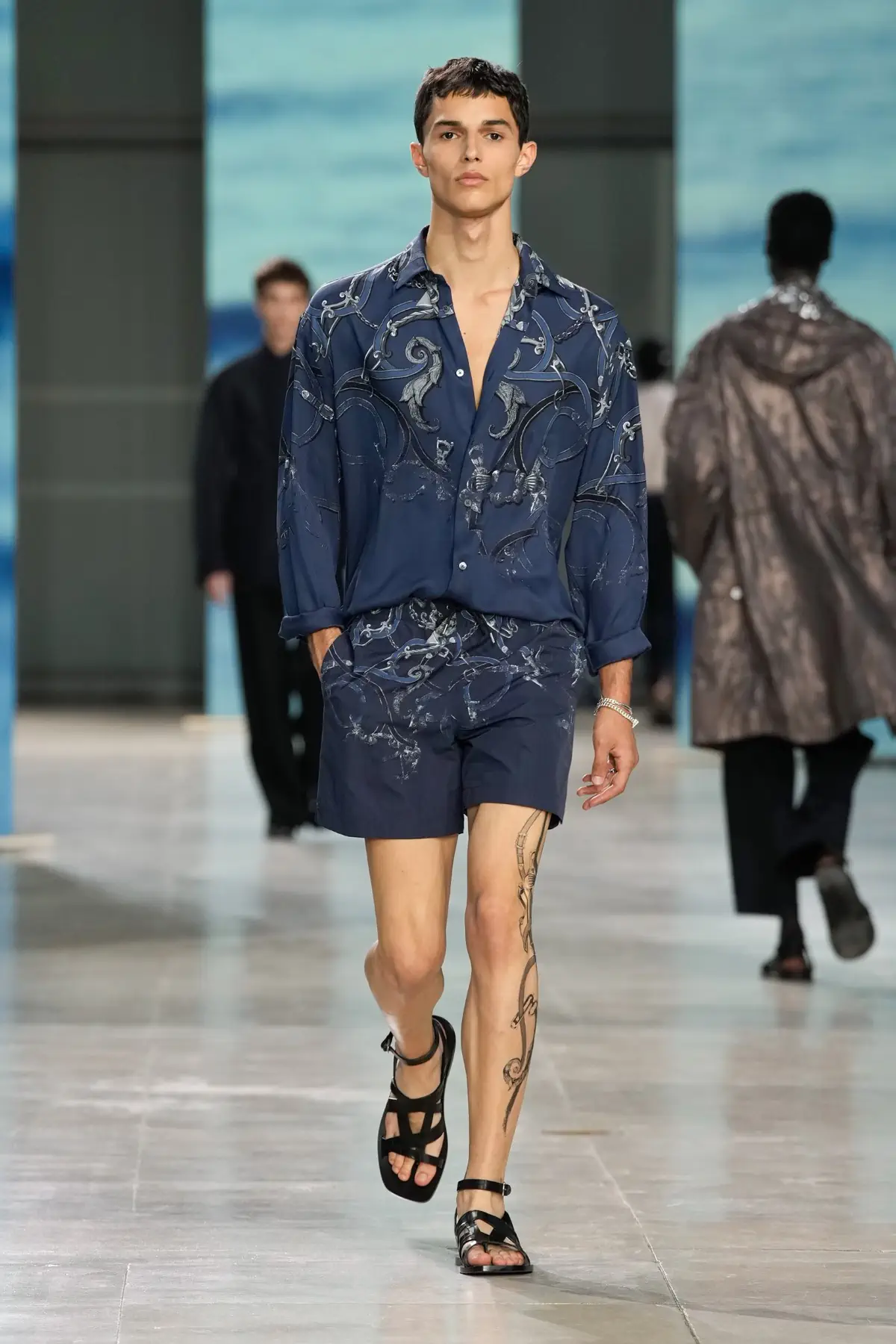 Hermès Printemps 2025, Une escapade au bord de la mer dans un confort luxueux