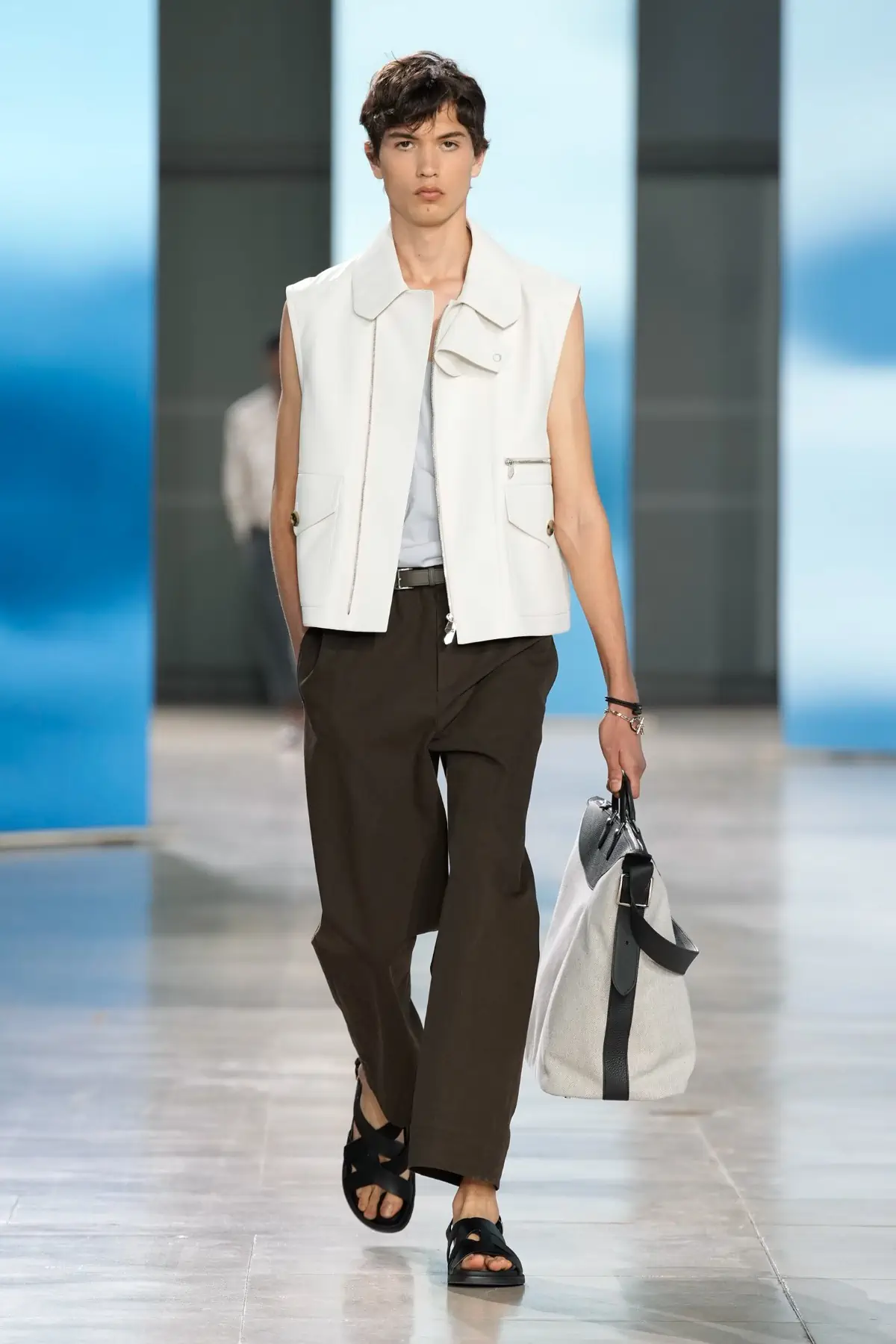 Hermès Printemps 2025, Une escapade au bord de la mer dans un confort luxueux