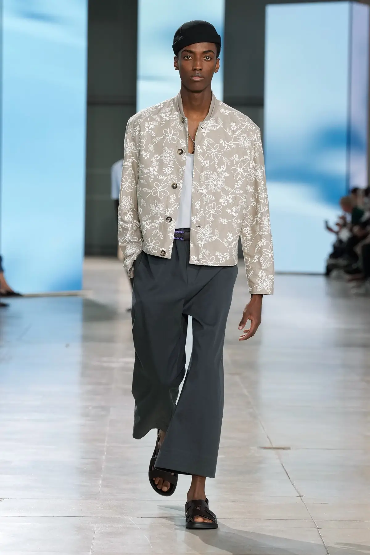 Hermès Printemps 2025, Une escapade au bord de la mer dans un confort luxueux