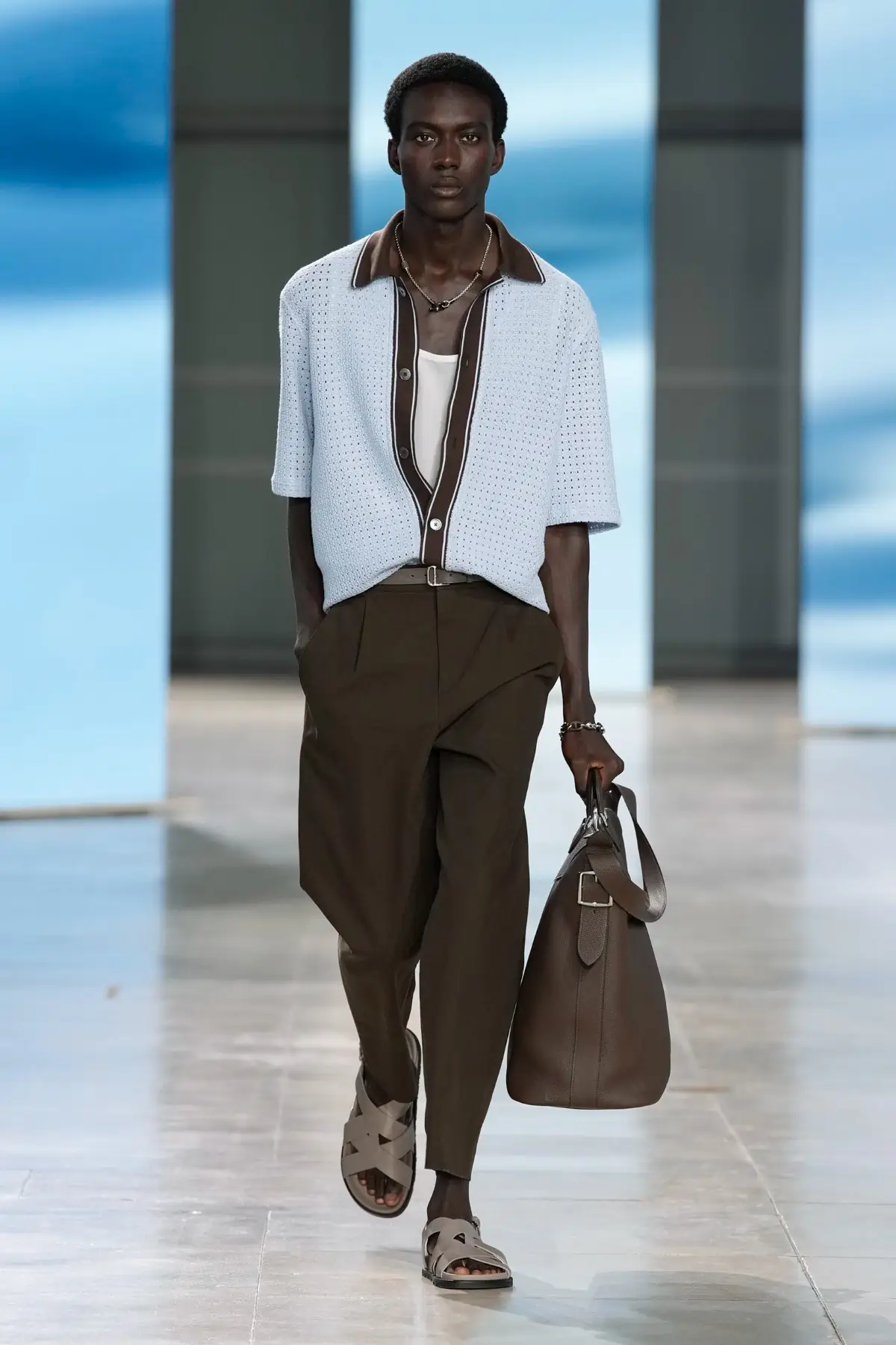 Hermès Printemps 2025, Une escapade au bord de la mer dans un confort luxueux