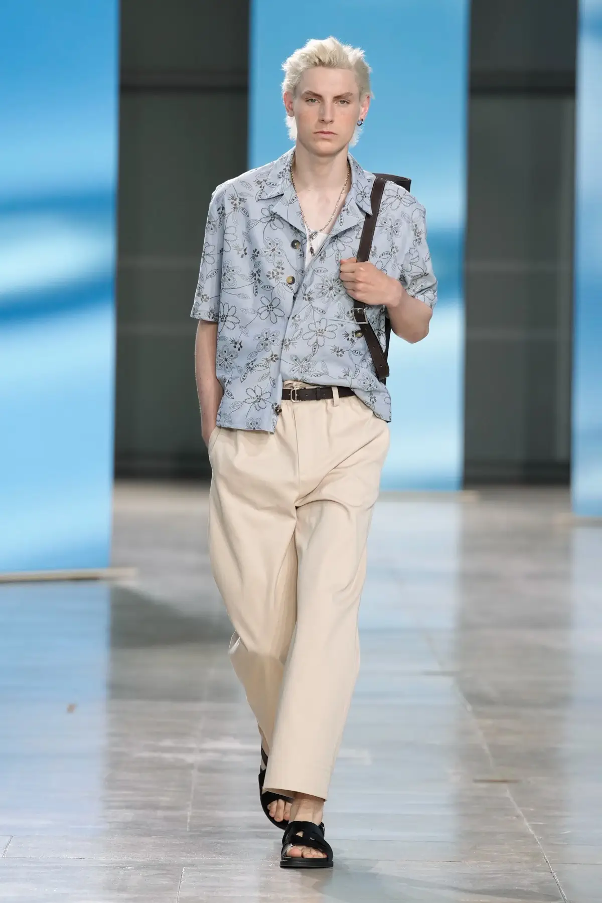 Hermès Printemps 2025, Une escapade au bord de la mer dans un confort luxueux