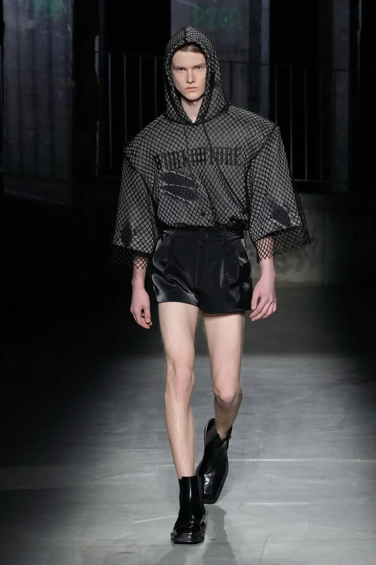 Juun.J Printemps 2025, une fusion de masculinité et de fluidité