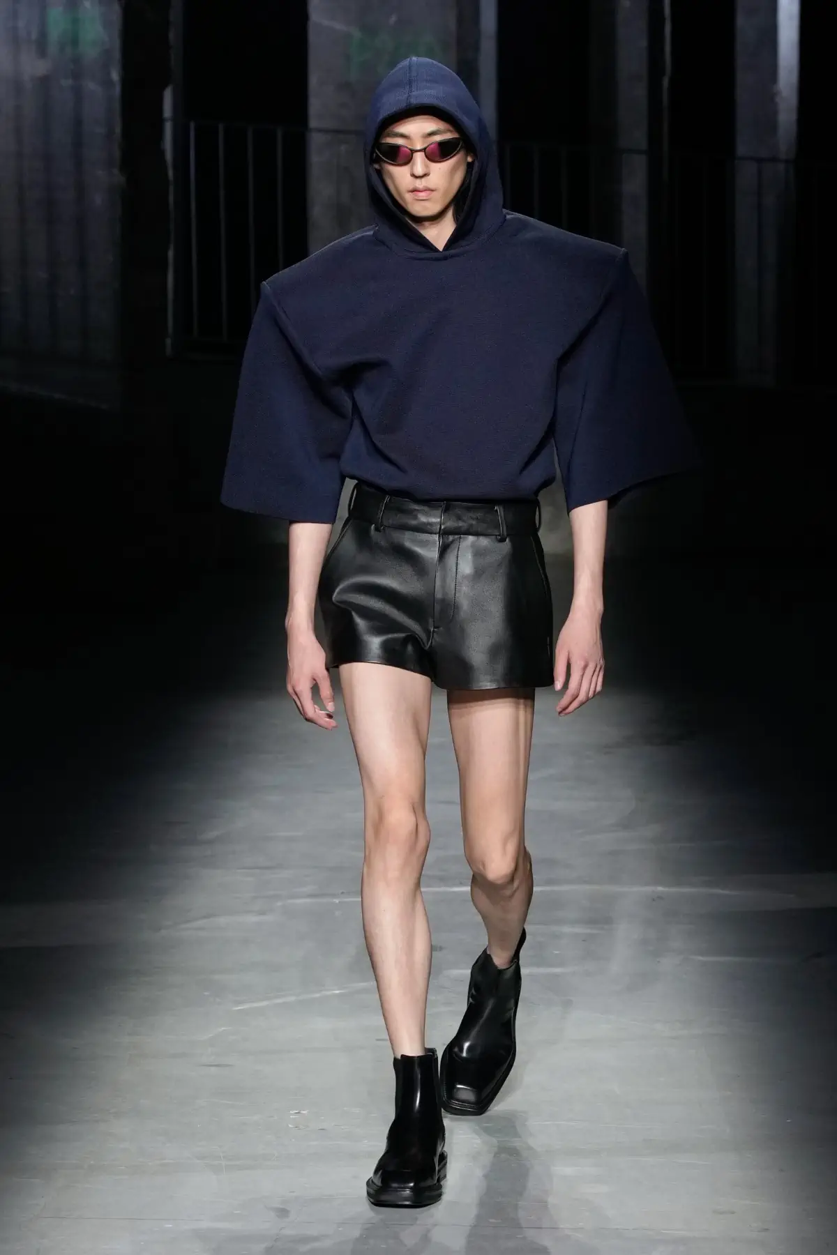 Juun.J Printemps 2025, une fusion de masculinité et de fluidité