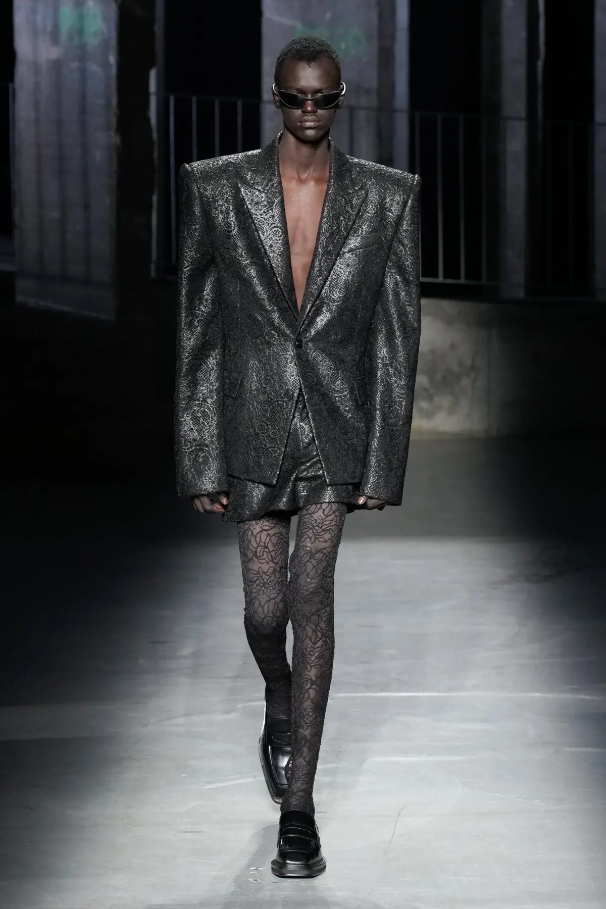 Juun.J Printemps 2025, une fusion de masculinité et de fluidité